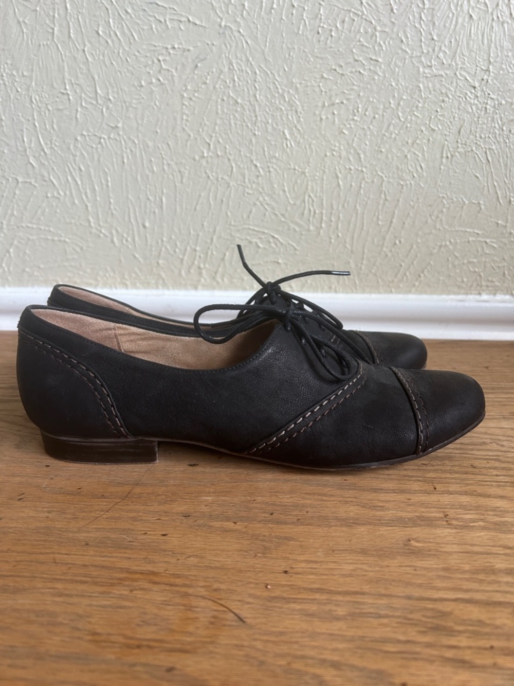 Naturalizer Black Lace-Up Low Heel Flats